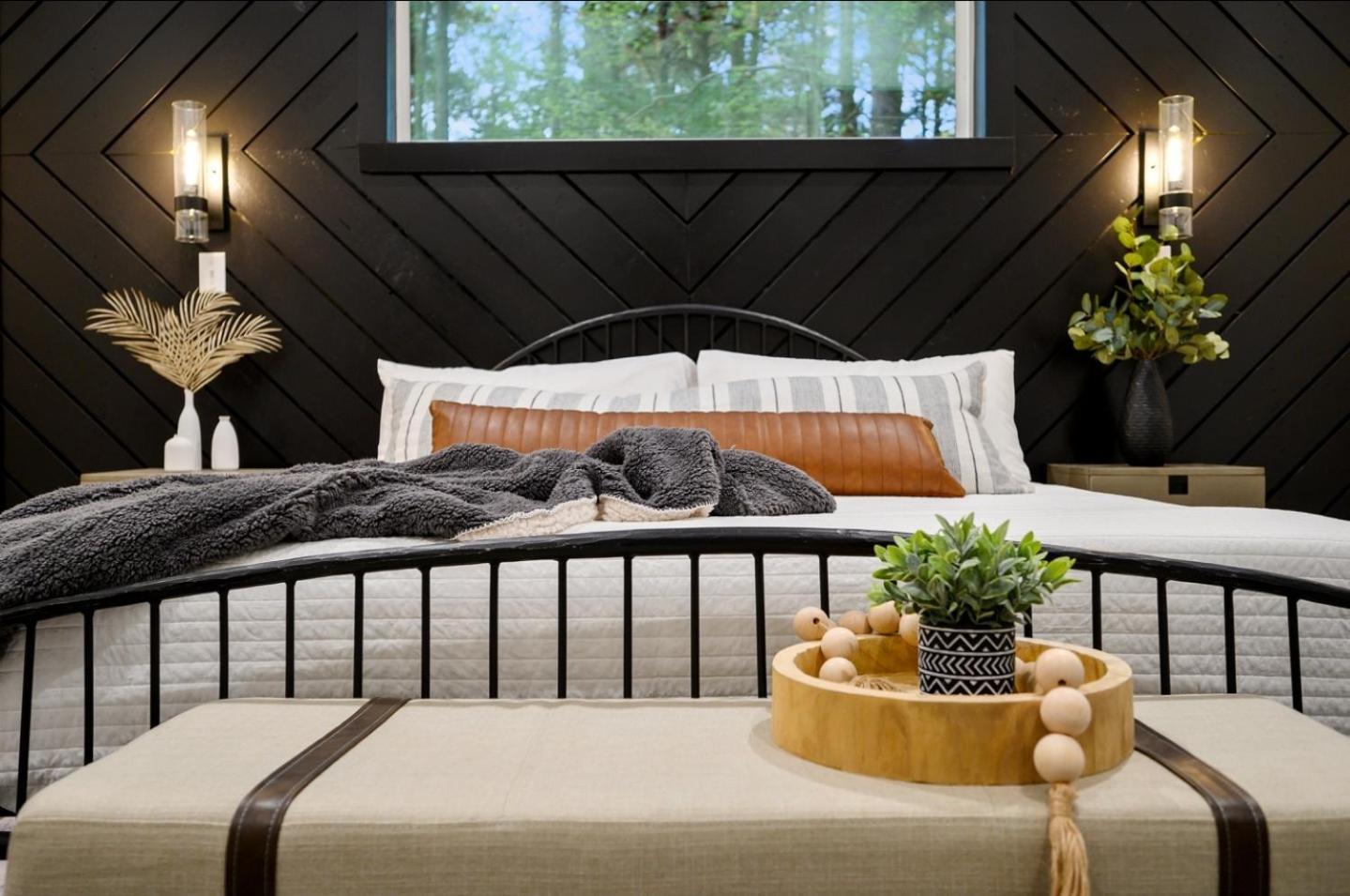 Two Knights Luxury * Broken Bow